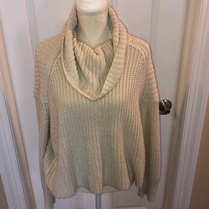 Slightly cropped turtleneck sweater size XL